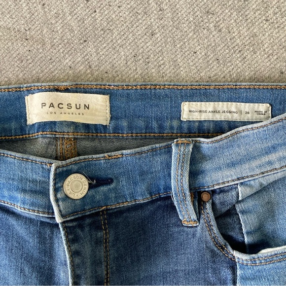 PACSUN two tone high-rise ankle jegging, size 28, raw hem, light and medium wash - Picture 2 of 4